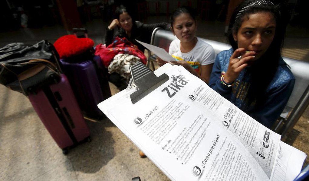 O número de pacientes infectados por Zika vírus na Colômbia subiu 17,2% na última semana, para 37.011 casos, incluindo 6.356 mulheres grávidas, embora não tenham sido relatados casos de microcefalia associados à doença; a Colômbia é o segundo país com mais casos de Zika na América Latina e Caribe, depois do Brasil