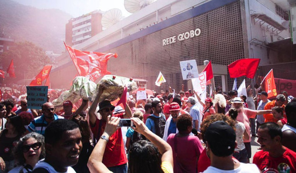 Agora o clima é novamente de revolta contra o golpismo. Além do protesto de quinta-feira, agendado pela Frente Povo Sem Medo, outros atos já estão sendo marcados diante das sedes da emissora e das suas afiliadas no país