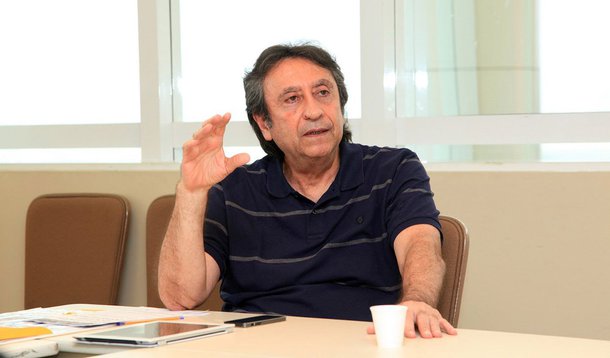 O ex-secretário de Saúde do Maranhão, Ricardo Murad, e o titular da 31ª Promotoria de Probidade Administrativa, Zanony Passos Silva Filho, conversaram sobre a visita do promotor a Curitiba para ouvir depoimento do doleiro Alberto Youssef, preso pela Operação Lava Jato; promotor de justiça ligou para Murad com o objetivo de informá-lo da visita autorizada pelo juiz Sérgio Moro; na conversa, ele teria pedido favor ao ex-secretário, solicitando espaço para sua noiva pediatra em um caderno específico do jornal O Estado do Maranhão