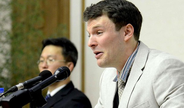 Suprema corte da Coreia do Norte condenou o norte-americano Otto Warmbier, preso durante visita ao país, a 15 anos de trabalhos forçados por crimes contra o Estado, estudante de 21 anos da Universidade da Virginia, foi detido em janeiro ao tentar roubar um item com slogans de propaganda em seu hotel em Pyongyang