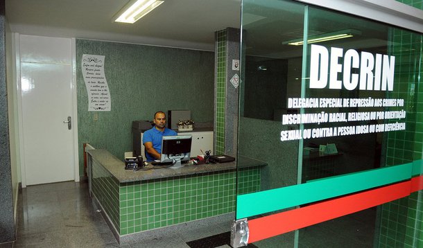 Por volta das 2h30 de 29 de março, o Centro Espírita Auta de Souza, em Sobradinho II, foi tomado por chamas que afetaram a estrutura interna do local. Inicialmente, testemunhas alegaram ter sido um acidente, mas investigação da Polícia Civil descobriu se tratar de um incêndio criminoso motivado por divergência religiosa; o inquérito foi encerrado e encaminhado à Justiça nessa semana pela equipe da recém-criada Delegacia Especial de Repressão aos Crimes por Discriminação Racial, Religiosa ou por Orientação Sexual ou contra a Pessoa Idosa ou com Deficiência (Decrin), que começou a funcionar na mesma data da contravenção
 