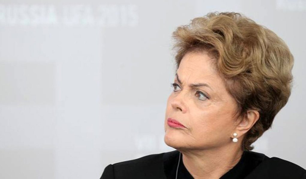 Não existe um fato determinado, um crime de responsabilidade que ampare a acusação para seu impedimento, nos termos que determina a Constituição. O impeachment da Presidente Dilma é um julgamento de exceção, feito a partir de uma peça de acusação imprestável, que é o parecer de exceção elaborado pelo ex-deputado de oposição e atual conselheiro do Tribunal de Contas da União João Augusto Nardes – ele sim – investigado por corrupção