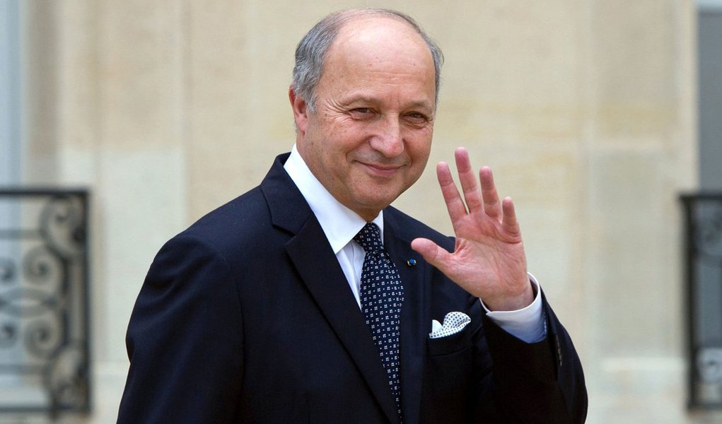 No primeiro dia, os líderes vão proferir os seus discursos e, no total, participarão, por meio de delegações e associações, 40 mil pessoas, informou o ministro francês dos Negócios Estrangeiros, Laurent Fabius; ele confirmou que foram canceladas, por motivos de segurança, duas grandes manifestações que seriam realizadas paralelamente à cúpula, nos dias 29 de novembro e 12 de dezembro