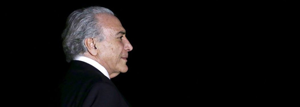 "Depois de colocar sua assinatura em despesas chamadas créditos suplementares, que totalizam R$ 10,7 bilhões, Michel Temer tenta chegar a presidente da República num processo em que Dilma é acusada por uma prática que, se fosse criminosa, deveria valer para todos", afirma Paulo Moreira Leite, diretor do 247 em Brasília; "Herdeiro funcional de Ulysses Guimarães, que entrou para a história como aliado do golpe de 1964 e despediu-se dela como herói da democracia, Temer teve uma atuação sem maiores destaques na luta contra a ditadura - e ameaça fazer uma história lamentável como promotor e beneficiário do golpe", acrescenta o jornalista