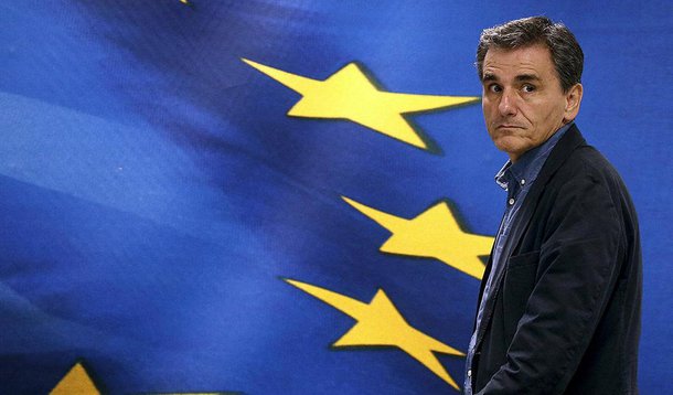 Governo da Grécia anunciou ter fechado acordo com credores da União Europeia e do Fundo Monetário Internacional em relação a implantação de medidas de austeridade fiscal e econômicas visando desbloquear 12 bilhões de euros em empréstimos ao país; "Chegamos a um acordo sobre tudo, incluindo as 48 medidas adicionais", anunciou o ministro das Finanças, Euclid Tsakalotos; desde o verão, Atenas já recebeu 13 bilhões de euros