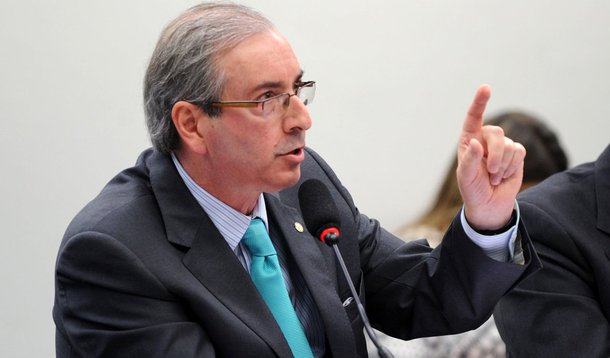 O processo de cassação contra Eduardo Cunha (PMDB-RJ) na Câmara chegou ao seu prazo limite na última sexta (22) sem ter atingido nem a metade da fase de instrução e sob ameaça de voltar à estaca zero; protocolada em 13 de outubro e efetivamente instaurada em 3 de novembro, a investigação deveria ter um desfecho em até 90 dias úteis; além disso, nesta última semana de abril deve começar a funcionar a Comissão de Constituição e Justiça (CCJ), a principal da Casa, que irá analisar recursos do presidente da Câmara e de aliados que pedem a anulação de todo o trabalho feito até agora pelo Conselho de Ética