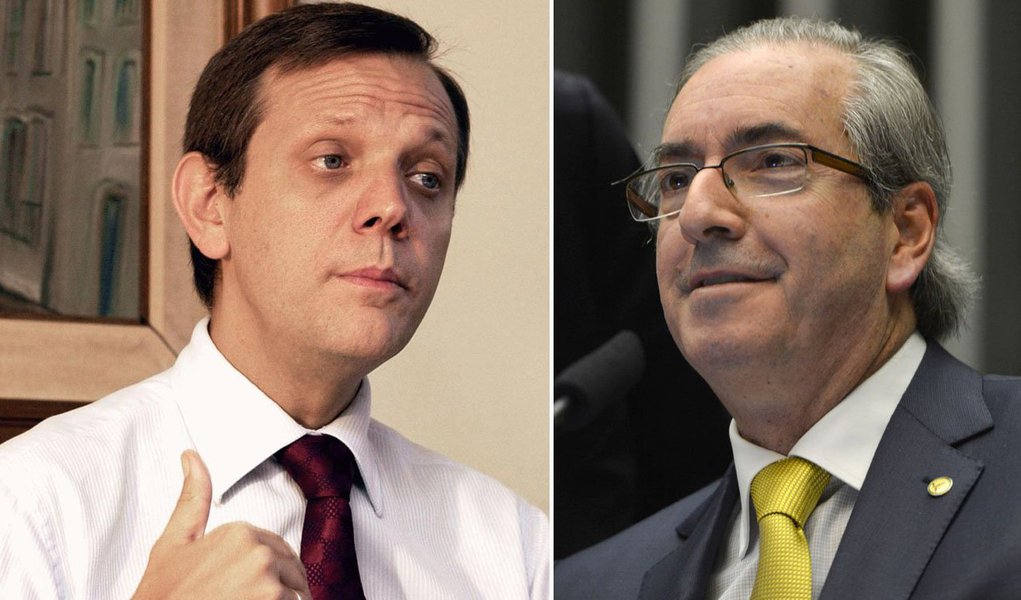 Cientista político André Singer política afirma neste sábado, 5, que o presidente da Câmara agiu de forma "irresponsável" ao acolher o pedido de impeachment da presidente Dilma Rousseff; para ele, a peça jurídica conta Dilma é "artificial, manipulada sem escrúpulos"; "Convém afastar as ilusões: não haverá ganho nesta refrega", afirma; para ele, se chegar a acontecer, o mandato do PMDB terminará em isolamento semelhante ao que acomete hoje o Planalto