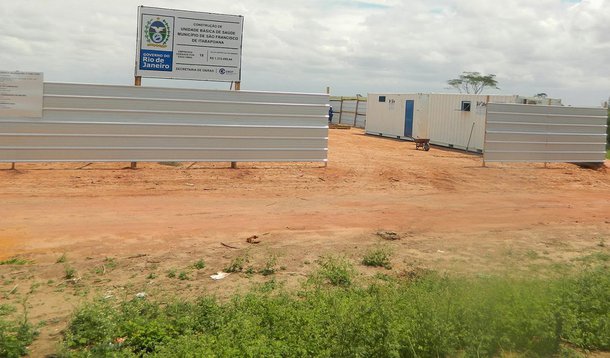 O Ministério da Saúde acaba de liberar R$ 522,9 mil para construção e reforma de Unidades Básicas de Saúde no estado do Rio de Janeiro; uma portaria publicada no Diário Oficial da União habilita a proposta de construção da Unidade de Saúde da Família de Caxias, no município de Duque de Caxias, e a proposta de reforma do Posto de Saúde da Família Zotte, em Conceição de Macabu, que poderão receber recursos referentes ao Programa de Requalificação de Unidades Básicas de Saúde (Requalifica UBS); no estado Rio de Janeiro existem atualmente 981 UBS's - 407 concluídas, 391 em obras e 183 em ação preparatória; até o momento, o Ministério da Saúde investiu na região o valor de R$ 290,6 milhões para melhorar e qualificar a atenção básica, principal porta de entrada do SUS da população