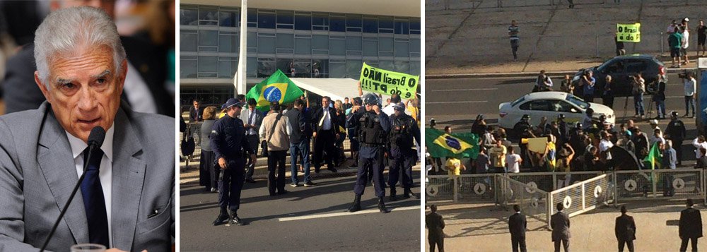 Partidos de oposição convocam parlamentares e assessores para um ato em repúdio à nomeação do ex-presidente Lula como ministro da Casa Civil; e-mail enviado pelo líder do PPS, deputado Rubens Bueno (PR), anunciou o protesto para as 17h em frente ao Palácio do Planalto; partidos de oposição ingressaram ontem na Justiça Federal do Distrito Federal com ação popular para impedir a posse de Lula