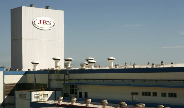 Balanço divulgado nesta quinta-feira, 12, pela JBS mostra que o grupo teve lucro líquido de R$ 3,441 bilhões, montante mais de três vezes superior ao lucro de R$ 1,092 bilhão registrado em igual período de 2014; no terceiro trimestre, a JBS teve uma receita líquida de R$ 43,028 bilhões, incremento de 39,8% ante os R$ 30,778 bilhões registrados no mesmo trimestre do ano passado