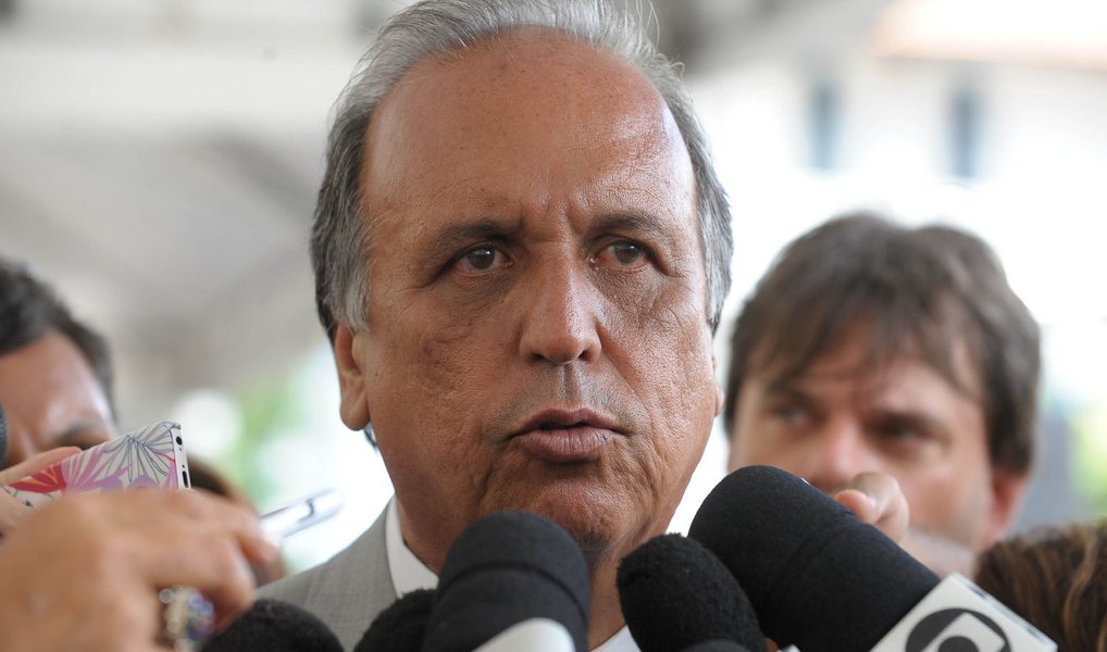 Segundo Pezão, o Rio de Janeiro tem sido muito afetado pela crise que envolve a Petrobras, especialmente depois que a empresa cortou investimentos e sofreu com a queda no valor das ações; “A Petrobras é o coração do Rio, se ela impacta o Brasil, imagina o Rio. Esse é o cenário que temos conversado aqui, e visto, e tentado ver se, em 2016, encontramos um caminho”, afirmou