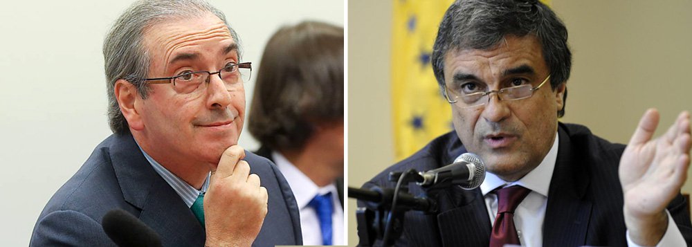 O ministro da Justiça, José Eduardo Cardozo, reagiu neste domingo às declarações do presidente da Câmara, Eduardo Cunha, que, correndo o risco de ter seu mandato cassado por corrupção, se faz de vítima e diz estar sendo 'perseguido' pelo procurador-geral da República, Rodrigo Janot, que estaria de 'conluio' com o Planalto; "Seria melhor o presidente da Câmara explicar à opinião pública as acusações que lhe são dirigidas ao invés de se vitimizar inventando teses de 'conluios' que nunca existiram", diz Cardozo