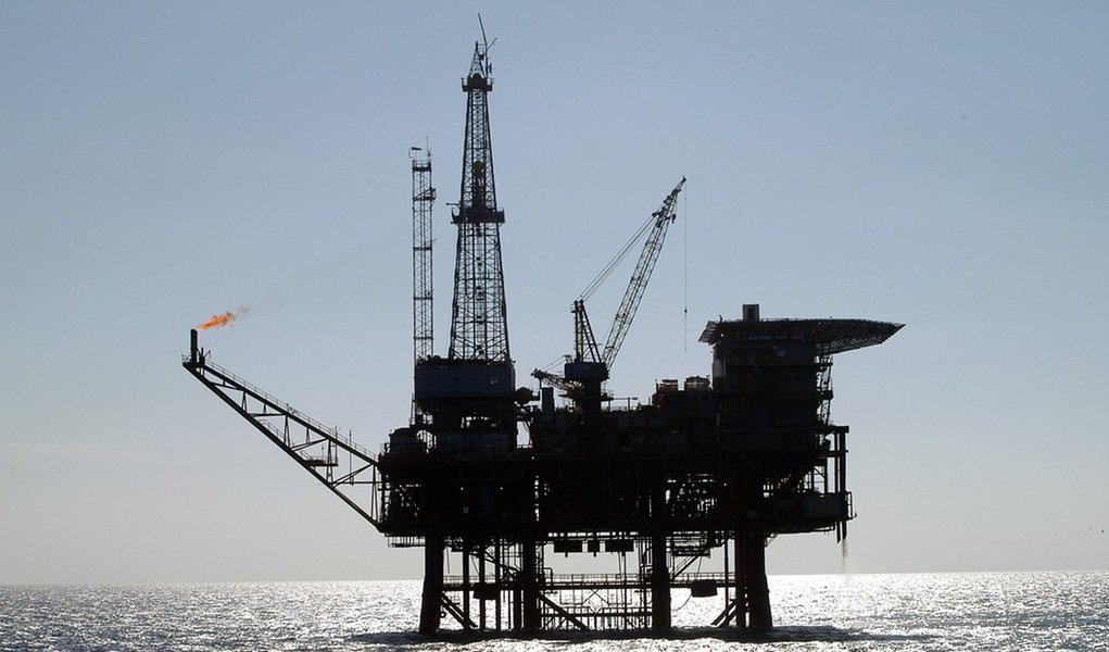 A Associação Brasileira de Exploração e Produção de Petróleo (Abep) informou que entrará com duas Ações Diretas de Inconstitucionalidade no STF contra dois novos tributos sancionados pelo Estado do Rio de Janeiro, que devem entrar em vigor em março; duas leis que criaram os tributos foram sancionadas em 30 de dezembro, causando forte reação da indústria petroleira, pois podem acentuar a crise sofrida pelo setor, em meio aos baixos preços do petróleo e às dificuldades financeiras da Petrobras