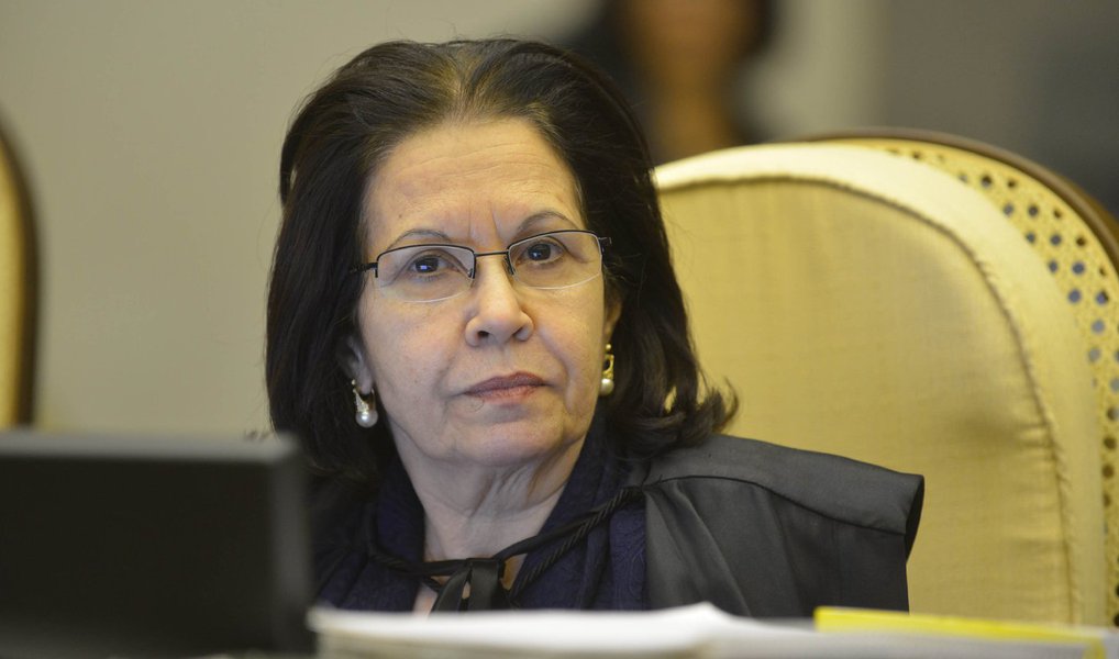 A ministra Laurita Vaz, vice-presidente do Superior Tribunal de Justiça (STJ), revogou nesta segunda-feira a prisão preventiva de 11 pessoas detidas durante a Operação Enredados da Polícia Federal; a operação investiga a concessão ilegal de permissões no extinto Ministério da Pesca