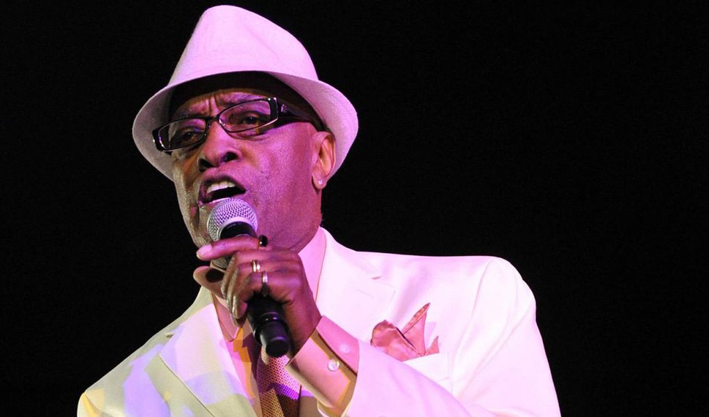 Nascido na Filadélfia, nos Estados Unidos, Billy Paul foi uma das estrelas do philly soul, como era conhecido o soul da cidade, e ganhou fama nacional e internacional em 1972, com Me and Mrs Jones; ele ganhou um Grammy e atuou ao lado de músicos como Charlie Parker e Nina Simone