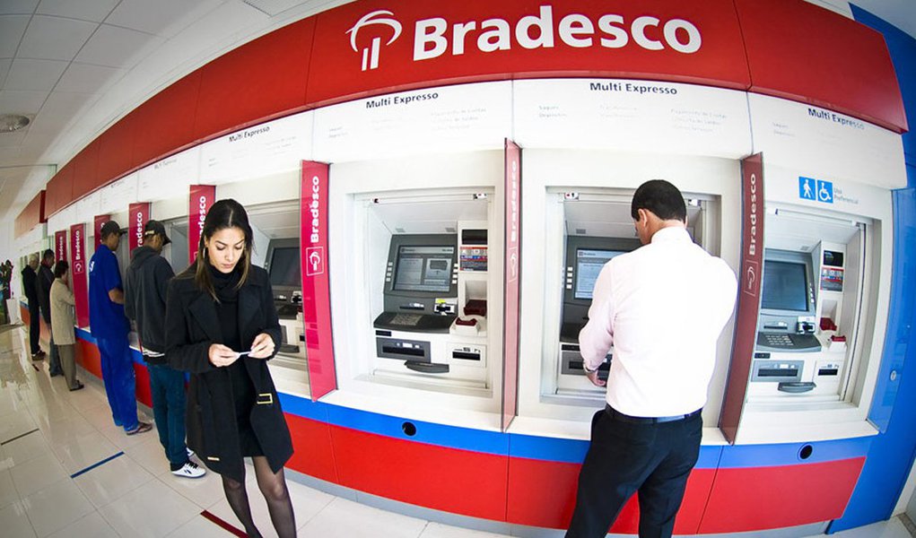 Segundo maior banco privado do país teve lucro líquido de 4,353 bilhões de reais no quarto trimestre, alta de 9 por cento sobre igual período de 2014; o índice de inadimplência, medido pelo saldo de operações vencidas com mais de 90 dias, foi de 4,1 por cento, acima dos 3,8 por cento do trimestre anterior e dos 3,5 por cento do último quarto de 2014