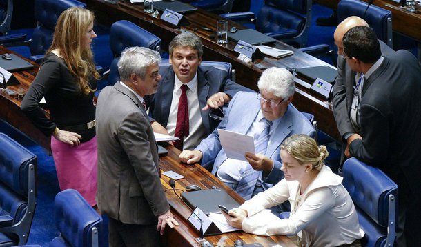 Tenho convicção que travamos o bom combate, defendemos o certo e o melhor para o país. O que por um bom tempo também foi sustentado pela presidenta, mas que entretanto num contexto político adverso, de fragilidade e disputa intensa, entendeu que o mais seguro seria ceder aos aliados