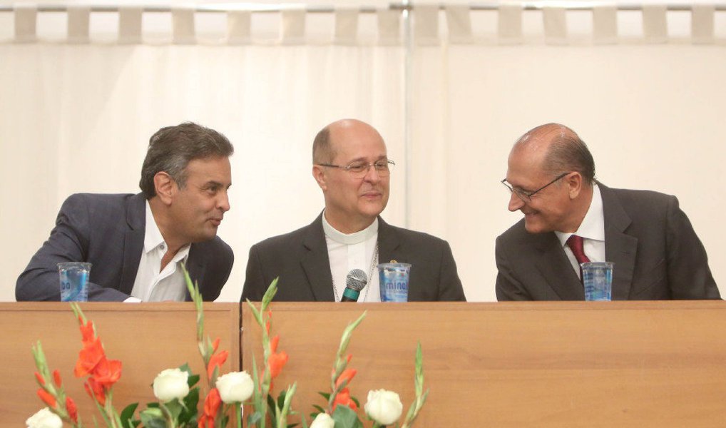 Jornalista Kiko Nogueira, do Diário do Centro do Mundo, criticou o bispo auxiliar de Aparecida, dom Darci Nicioli, por incitar ódio contra o ex-presidente Lula entre os fiéis, durante sermão último domingo; "Dom Darci, evidentemente, pode achar o que quiser de qualquer coisa. Mas deveria, ao menos, assumir sua posição e lidar com isso. Preferiu cometer outro pecado, o do cinismo, ao comentar o sermão", afirmou