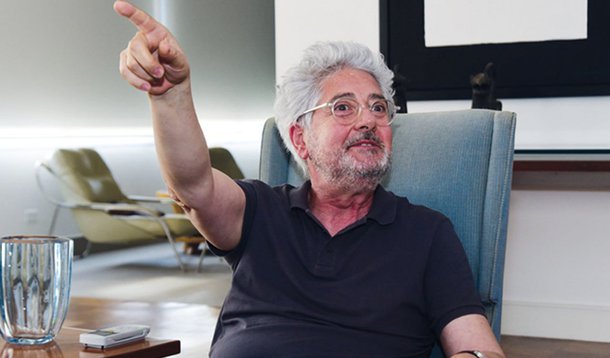 Desta vez é Laymert Garcia dos Santos, da Unicamp, intelectual dos mais respeitados também denunciar o golpe parlamentar em longa entrevista concedida ao Jornal da Unicamp; é a opinião de um intelectual respeitado; para Miguel do Rosário, do Cafezinho, cai por terra o argumento da mídia de que a narrativa de que há um golpe vem do PT e do governo; “artistas, juristas, professores, estudantes, organizações sindicais, movimentos sociais – todos independentes do governo, alguns até mesmo de oposição ao governo – tem denunciado o golpe no país