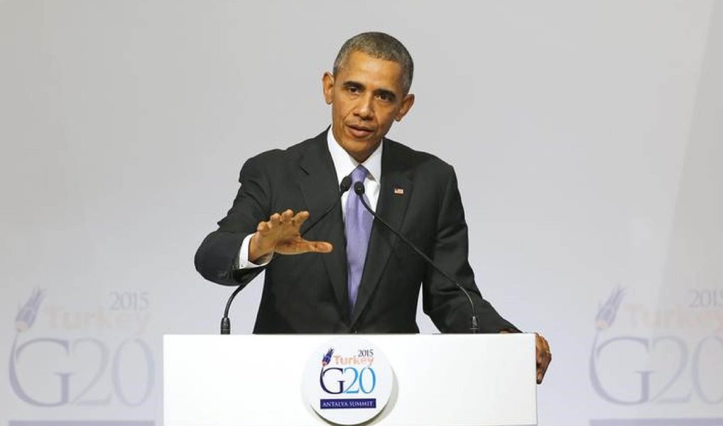 Ao participar da cúpula do G20, na Turquia, o presidente Barack Obama disse que o Estado Islâmico (EI, Isis) está sendo derrotado e que é preciso aumentar a segurança das fronteiras; "O Isis está sendo empurrado para trás. Os líderes do Isis não terão um lugar seguro em nenhum lugar do mundo", declarou; Obama disse que como o Estado Islâmico não conduz uma "guerra convencional", é difícil pará-lo, disse Obama, acrescentando que os EUA estariam caindo na narrativa do grupo militante se agisse como se o grupo fosse um Estado
