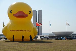 O recado da cidadania brasileira do século XXI tem sido muito claro: não vai permitir que o pato de tróia ultrapasse a muralha da legalidade democrática com o objetivo de promover uma regressão social e política para destruir nossa jovem democracia, a CLT e os direitos garantidos na nossa Constituição