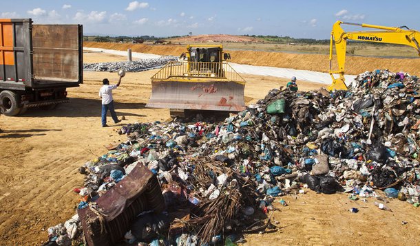 A Secretaria Municipal de Ambiente e Agronegócios de Seropédica, na região metropolitana do estado do Rio de Janeiro, encaminhou um ofício ao Instituto Estadual do Ambiente (Inea), da Secretaria de Estado de Ambiente, solicitando o relatório técnico e notificações que o órgão fez após o vazamento de chorume no Centro de Tratamento de Resíduos (CTR) do município; se não houver resposta, a secretaria fará uma intimação
 