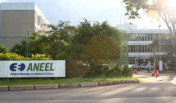 Agência Nacional de Energia Elétrica realiza, nesta quarta-feira 18, um leilão de transmissão de energia elétrica para contratação de serviços em 13 estados; expectativa é que o leilão resulte em investimentos da ordem de R$ 7,5 bilhões, com a geração de 17.868 empregos diretos; operações devem começar no prazo de 36 a 60 meses a partir da data de assinatura dos contratos