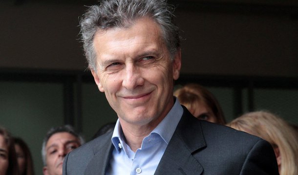 Candidato de centro-direita na disputa presidencial da Argentina, o oposicionista Mauricio Macri, sinalizou querer uma maior aproximação com o Brasil e a presidente Dilma Rousseff,  "Para Dilma será mais fácil entrar em acordo comigo do que com Cristina [Cristina Kirchner, presidente da Argentina] ", afirmou; ele disse, ainda, que deseja manter "as melhores relações com a atual presidente do Brasil", além de esperar que a crise política e econômica do Brasil seja resolvida rapidamente; "Quanto melhor estiver o Brasil, melhor para a Argentina", destacou