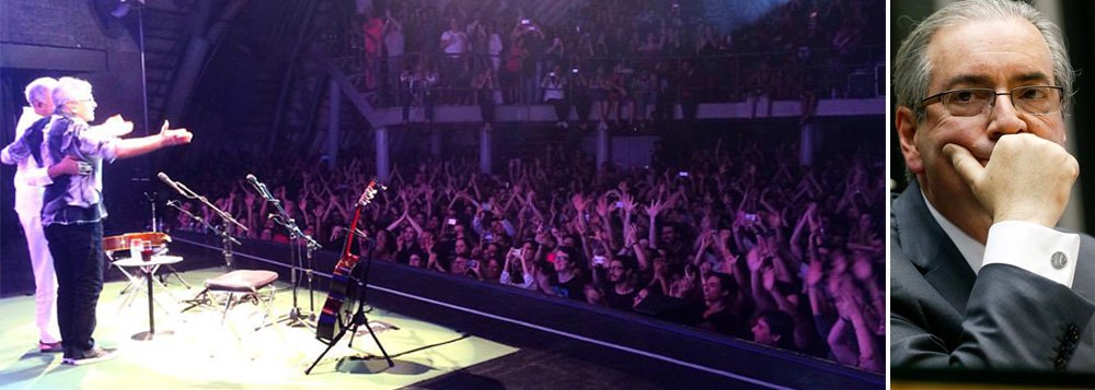 Presidente da Câmara Federal, deputado Eduardo Cunha (PMDB-RJ), foi lembrado durante a apresentação de Caetano Veloso e Gilberto Gil no Circo Voador, no Rio de Janeiro; Durante a canção Odeio, quando Caetano entoava o refrão da música – 'Odeio você' –, o complemento vinha da audiência em alto e bom som: 'CUNHA!