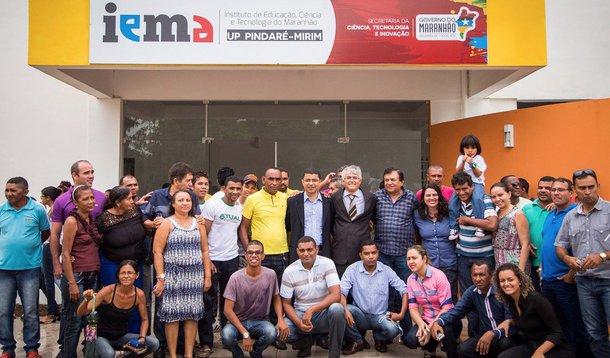 O governo do estado inaugurou, em Pindaré-Mirim, a Unidade Plena do Instituto Estadual de Educação, Ciência e Tecnologia do Maranhão (Iema), que completou a lista de três escolas que entraram em funcionamento nesta semana; instaladas também em Bacabeira e São Luís, elas dão início à Rede de Educação Profissional e Tecnologia do estado; para a Unidade Plena de Pindaré-Mirim, foram oferecidas 120 vagas, distribuídas em igual número entre os cursos de Agropecuária, Recursos Pesqueiros e Serviços Jurídicos