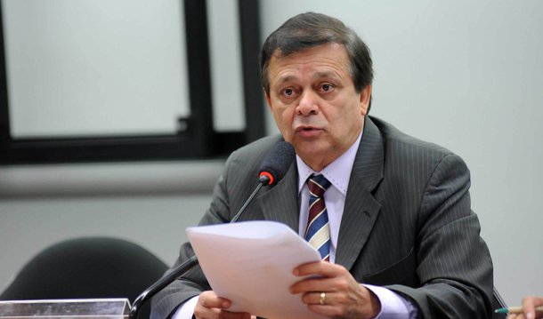 Deputado Jovair Arantes (PTB-GO) confirmou a apresentação de seu parecer, que terá entre 80 e 90 páginas, na reunião desta quarta-feira, 6, da comissão especial da Câmara dos Deputados que analisa o pedido de afastamento da chefe do governo; "Estou fazendo o relatório dentro do que estabelece o rito definido pelo Supremo Tribunal Federal (STF). Passo a passo, para não cometer erros e suscitar dúvidas", afirmou; a reunião está marcada para as 14h