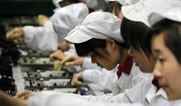 Os dados da atividade econômica na China vieram mais fortes que o esperado em novembro, com a produção industrial subindo a um pico em cinco meses, sinalizando que a série de medidas de estímulos implementada por Pequim pode ter segurado a frágil economia chinesa