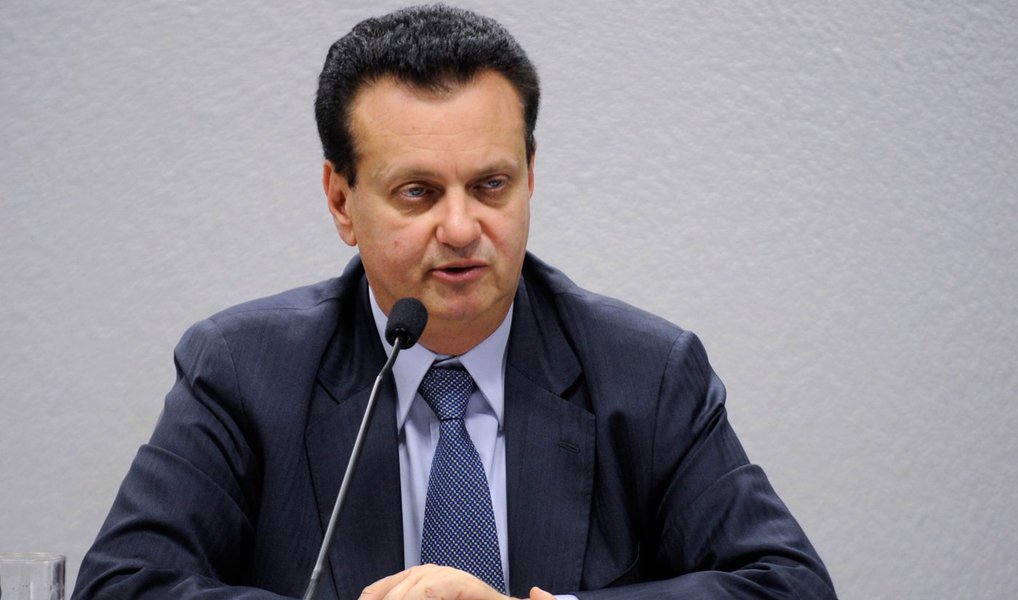 Após o PSD declarar voto favorável ao impeachment da presidente Dilma Rousseff, o ministro das Cidades, Gilberto Kassab, presidente nacional da legenda, entregou nesta sexta (15) sua carta de demissão ao Palácio do Planalto