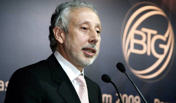 Substituto de André Esteves, que foi preso ontem na Lava Jato, ex-presidente do Banco Central tenta tranquilizar os clientes da instituição; ele assumiu evento do BTG no Rio de Janeiro que já estava agendado antes da operação da PF; sobre a prisão de Esteves, afirmou que confia na Justiça e espera que a situação seja resolvida o mais rápido possível; disse ainda que a Lava Jato é importante para o país