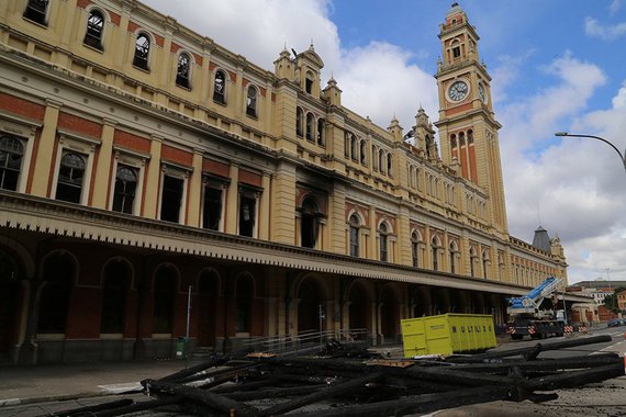 O governador de São Paulo, Geraldo Alckmin, assinou convênio para restaurar a Estação da Luz e reconstruir o Museu da Língua Portuguesa; o acordo, estabelecido nesta quinta-feira 21 com a organização social ID Brasil e a Fundação Roberto Marinho, tem como objetivo acelerar as obras