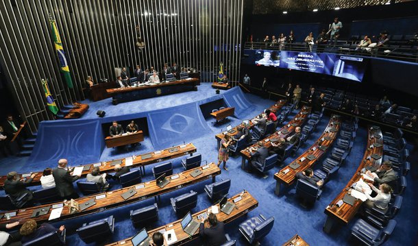 O senador Vicentinho Alves (PR-TO) foi designado pelo presidente do Senado, Renan Calheiros (PMDB-AL), e fez a leitura em plenário das conclusões do relatório do senador Antonio Anastasia favorável à admissibilidade do processo de impeachment da presidente Dilma Rousseff; com isso, o prazo de até 48 horas para a votação do relatório em plenário começa a contar e a previsão é que a sessão de análise da matéria seja iniciada na próxima quarta (11)