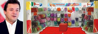 A empresa, dona da marca Havaianas, foi colocada à venda pela Camargo Correa, sua controladora desde 1982, alvo da Lava Jato; o grupo J&amp;F, dos irmãos Joesley e Wesley Batista, vai pagar R$ 2,67 bilhões na operação; no início deste mês, a Alpargatas anunciou a venda das marcas Topper e Rainha pelo grupo de investidores liderados pelo empresário Carlos Wizard Martins, sócio da rede de franquias de alimentos Mundo Verde