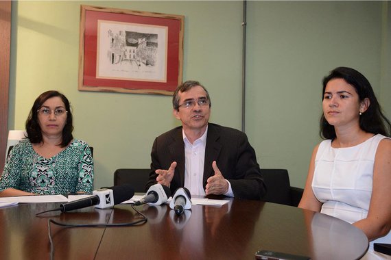 Após o governo de Pernambuco decretar estado de emergência devido ao aumento considerável de casos de microcefalia, e de outros estados do Nordeste notificarem novos casos da doença, o executivo maranhense intensificou os meios de informação e prevenção da doença; segundo a superintendente de Epidemiologia e Controle de Doenças da Secretaria de Estado da Saúde (SES), Lea Márcia Costa, “em 2012 foram notificados seis casos no Maranhão; "Em 2013 e 2014, tivemos apenas dois casos, portanto, estamos dentro da média e bem abaixo dos números notificados em outros estados do Nordeste", disse; "porém, estamos alertando todos os municípios sobre a Portaria do Ministério da Saúde n° 116/2009, que trata da responsabilidade de alimentação dos casos no Sinasc em, no máximo, 60 dias"