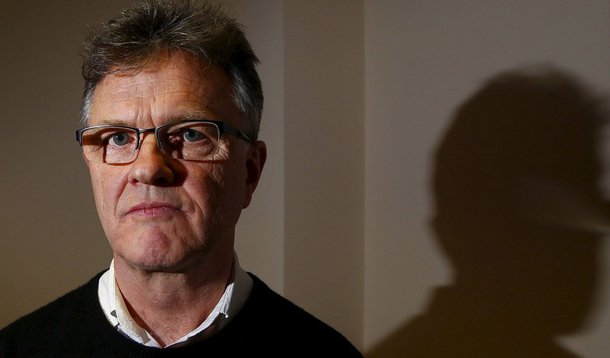 Membro britânico da comissão consultiva papal sobre o tema do abuso sexual pelo clero, Peter Saunders se recusou a renunciar, apesar do voto de não confiança, dizendo que apenas o papa Francisco poderia destituí-lo; Saunders, que sofreu abuso de dois padres quando era criança, disse em entrevista coletiva convocada às pressas: "Eu não deixei e eu não vou deixar minha posição. A única pessoa que pode me remover é a pessoa que me indicou, o papa"