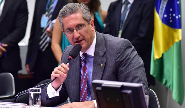 Presidente da comissão do processo de impeachment da presidente Dilma Rousseff, Rogério Rosso (PSD-DF), disse nesta sexta-feira 18 que o colegiado pode concluir os trabalhos em até 30 dias; "Dada a complexidade do tempo, a necessidade de respeitar a Constituição e ser o mais preciso possível para trazer ao plenário da Câmara um relatório substanciado em fatos, a ideia é fazer o maior número de reuniões", explicou