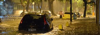 Subiu para quatro o número de mortos em consequência do temporal que atingiu o Rio na noite passada; mais dois corpos de vítimas da chuva foram localizadas pelo Corpo de Bombeiros neste domingo; o temporal deixou o município do Rio em estado de crise, decretado por volta das 20h e permanecendo por quase 7 horas
