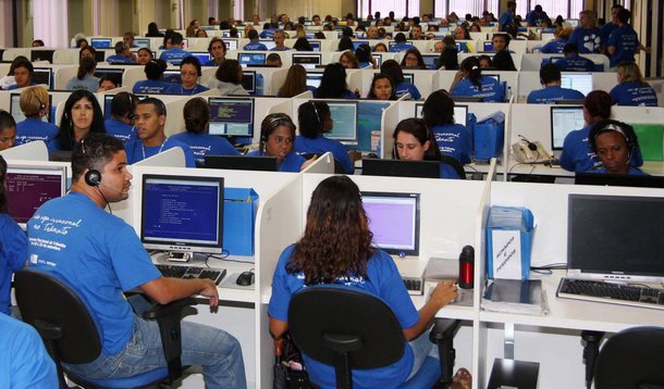 Instituto Brasileiro de Geografia e Estatística (IBGE) divulgou nesta quarta-feria, 13, que o volume do setor de serviços registrou uma queda de 4% em fevereiro, comparado com o mesmo período do ano passado; é a maior queda para o mês desde 2012, início da série histórica do indicador; no ano, o setor acumula queda de 4,5% e, em 12 meses, de 3,7%