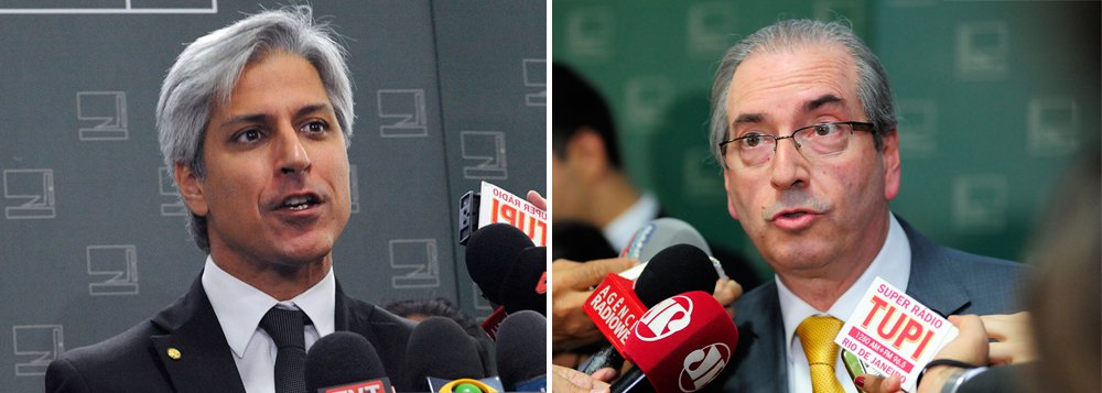 Deputado federal Alessandro Molon (Rede-RJ) disse que irá pedir ao Supremo Tribunal Federal (STF) e à Procuradoria Geral da República providências para afastar o presidente da Câmara dos Deputados, Eduardo Cunha (PMDB-RJ), do cargo até o final do processo que corre contra ele no Conselho de Ética da Casa; "Enquanto Eduardo Cunha estiver na presidência, ele vai usar todas as forças que tem. Manobras absurdas, inaceitáveis", disparou