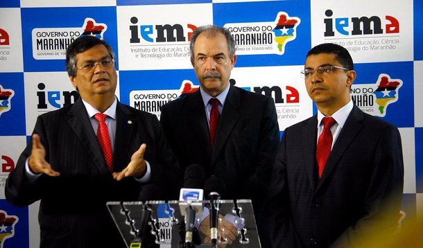 Criado nos moldes dos Institutos Federais de Educação (Ifmas), o Iema conjuga, além da educação em tempo integral, o modelo de educação profissionalizante; além da formação no Ensino Médio, o aluno tem a oportunidade de aprender uma profissão já na conclusão do Ensino Básico; até 2018, o governador do Maranhão, Flávio Dino, promete inaugurar 23 unidades, espalhadas por todo o Estado
