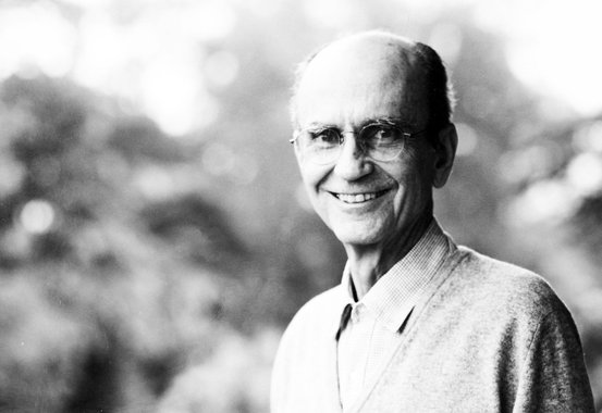 'Na estrada com Gabriel Andrade' é a história em construção de um construtor em construção. O pioneiro no desenvolvimento genético do gir leiteiro e idealizador da construtora que leva seu sobrenome