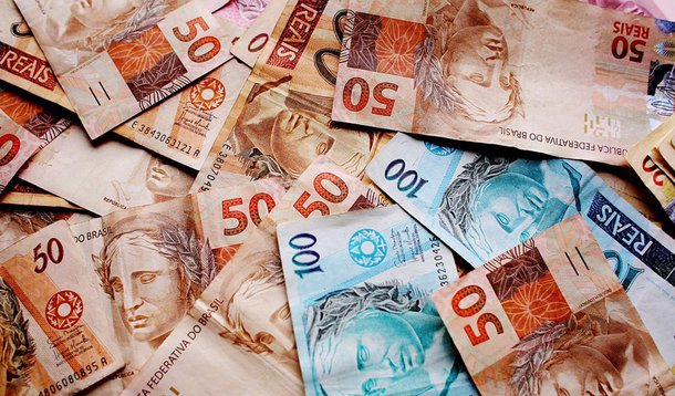 Gastos com juros do setor público atingiram R$ 540 bilhões nos 12 meses até janeiro, o equivalente a 9,1% do PIB – alta de 5,5% em relação ao ano anterior; despesas financeiras foram infladas especialmente pela alta da taxa de juros, o aumento da inflação e a desvalorização do câmbio; na comparação internacional, o Brasil supera a Índia e a África do Sul, que tem despesas mais elevadas, 4;4% d PIB e 3,1%, respectivamente