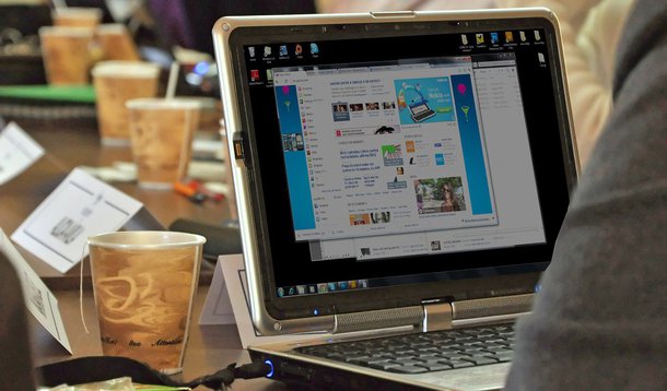 Segundo a empresa americana de pesquisa eMarketer, em 2017, os anúncios na TV nos EUA devem chegar a US$ 72 bilhões, ou 35,8% do mercado, enquanto as verbas para anúncios on-line atingirão a marca de US$ 77,37 bilhões, ou 38,4% do total; no Brasil, o Internet Advertising Bureau (IAB) estima que os gastos em publicidade digital devem crescer 12%, para R$ 10,4 bilhões, neste ano