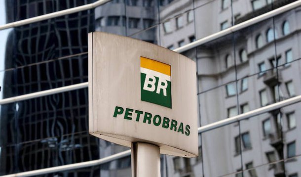 Em dois anos, a Petrobras e suas subsidiárias demitiram 169,7 mil pessoas, o que representa 61% da equipe atual; em dezembro de 2013, eram 446,3 mil pessoas –de cada 10 trabalhadores empregados antes da Lava Jato, 4 foram dispensados; atualmente, a Petrobras está hoje com um efetivo semelhante ao de 2007