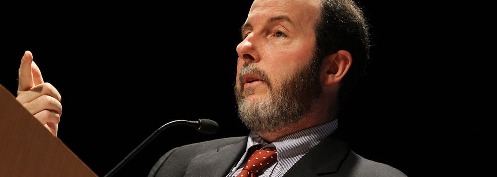 Ex-presidente do Banco Central durante o governo do ex-presidente Fenando Henrique Cardozo e cotado para ser o ministro da Fazenda caso o senador Aécio Neves, ambos do PSDB, vencesse as últimas eleições presidenciais, Armínio Fraga voltou a criticar o governo e a política econômica da presidente Dilma Rousseff; dizendo-se "descrente" quanto ao futuro do Brasil; Fraga diz que se estivesse à frente da economia "jogaria no ataque", promovendo uma "grande mudança de regime econômico"; detalhe: quando deixou o BC, o dólar estava em quase quatro reais, a inflação em dois dígitos, o País nãp possuía reservas e o crescimento econômico era pífio