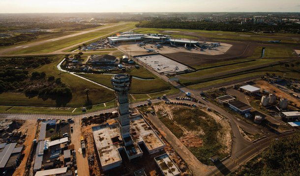 Tribunal de Contas da União (TCU) autorizou nesta quarta-feira (20) o governo a realizar o leilão para concessão dos aeroportos de Florianópolis (SC), Porto Alegre (RS), Fortaleza (CE) e Salvador (BA); tribunal fez algumas recomendações à Anac, responsável pelo edital, como estudo de viabilidade ambiental no aeroporto de Salvador; governo estima que os quatro aeroportos recebam investimentos de R$ 8,5 bilhões das empresas que assumirem as concessões